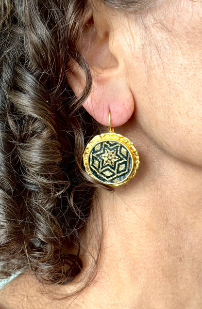 Shabdar | Green | Round Lever-back