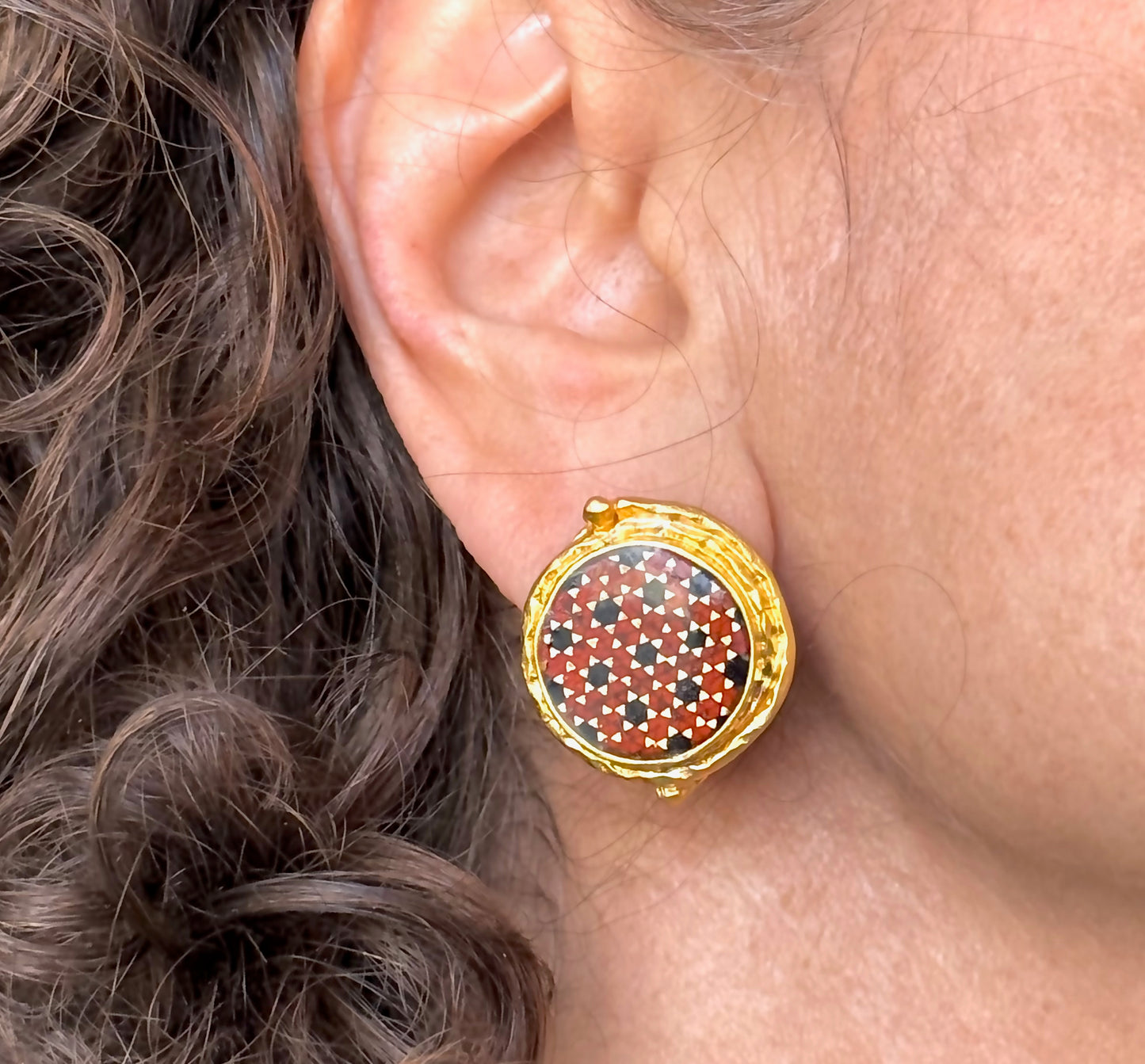 Sia Dooneh | Round Stud